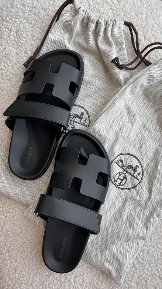 HERMES CHYPRE SANDALS (BLACK)